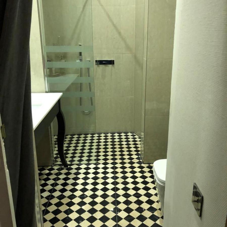 Classic Styled Barcelone